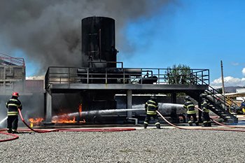 Mapfre Global Risks realiza en Chile la primera Competencia de Defensa contra Incendios de alto estándar junto a brigadistas industriales y Bomberos de Chile