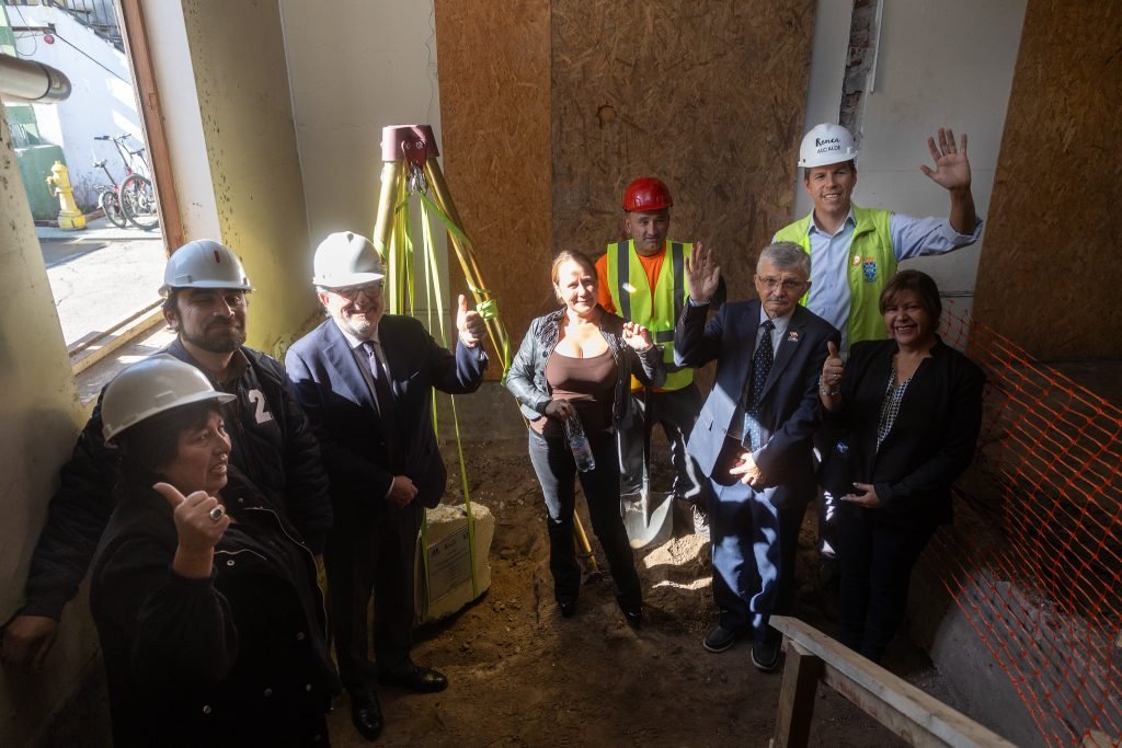 Alcalde de Renca y Superintendente del CBS colocan primera piedra de obras en 21ª Compañía