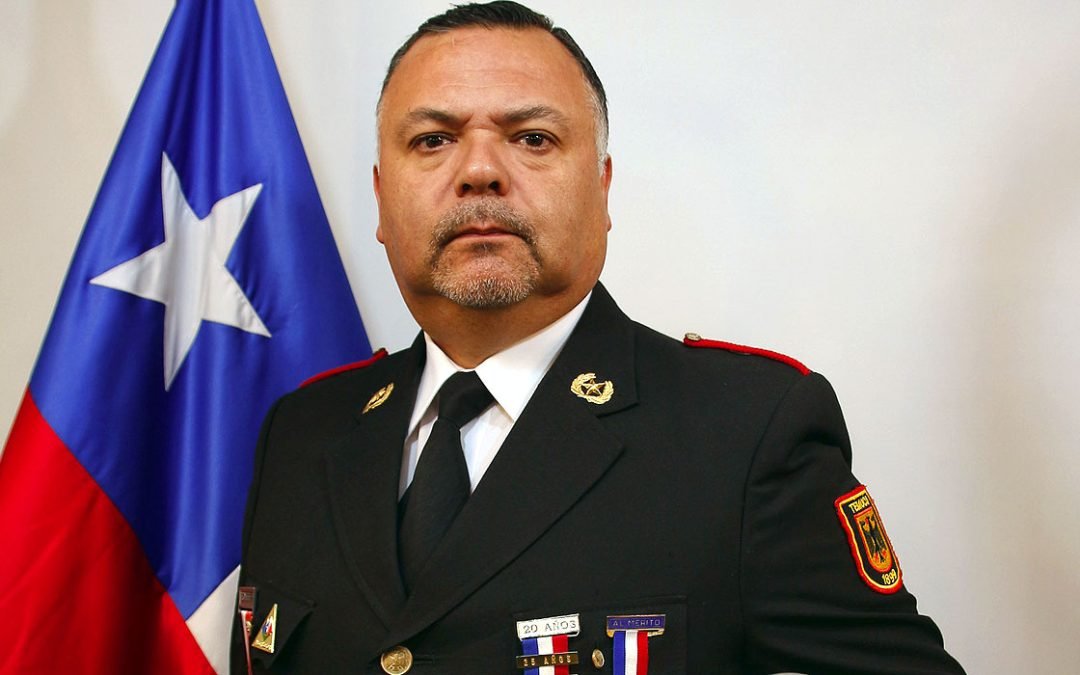 El Cuerpo de Bomberos de Temuco nombró como director honorario a Armin Llanos López